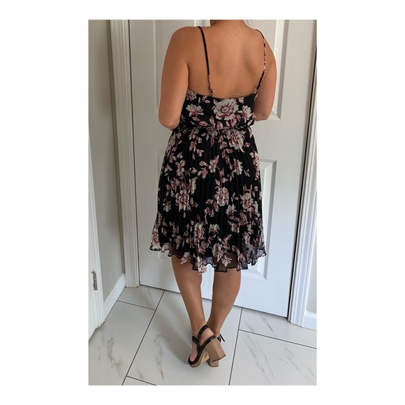 Ali & Jay Dress - Picture 2 of 2